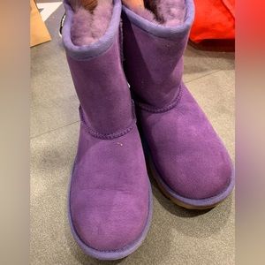 Little kids UGG boots classic in purple. Size 13